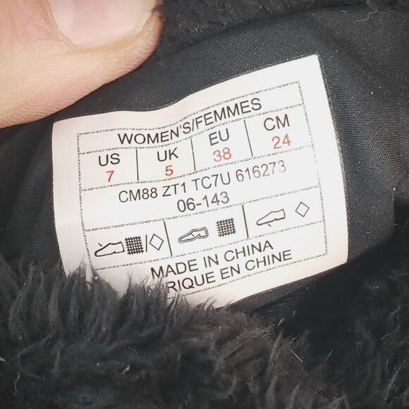 The North Face black puffer boots black size 7 women's - Picture 13 of 13